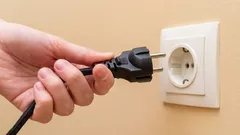 Quels appareils ne faut-il pas débrancher de la prise, et pourquoi ? Tout le monde ne le sait pas.