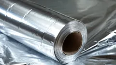 Cette astuce avec du papier d'aluminium peut vous aider à détecter les problèmes d'humidité dans vos murs.