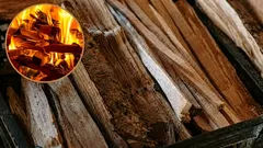 Je jette ça dans le poêle, et le bois brûle plus efficacement, sans laisser de suie dans la cheminée.