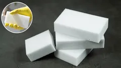 Que nettoie une éponge en mélamine et à quoi ne doit-elle pas servir ?