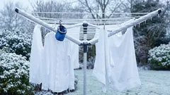  Comment sécher plus rapidement le linge lavé en hiver ? C'est pourquoi il faut le mettre dehors même à -15 °C.