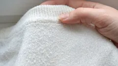 Comment éliminer les bouloches sur les vêtements sans machine : des méthodes efficaces que vous ne connaissiez certainement pas